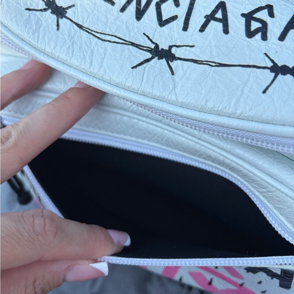 Balenciaga Explorer Graffiti Print Belt Bag - Picture 14 of 16